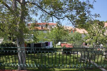 Apartment with terrace Njivice, Kvarner