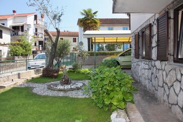 Apartment with terrace Njivice, Kvarner