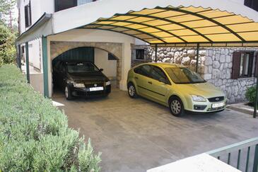 Apartment with terrace Njivice, Kvarner