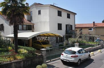 Apartment with terrace Njivice, Kvarner