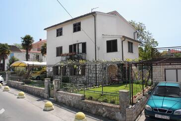 Apartment with terrace Njivice, Kvarner