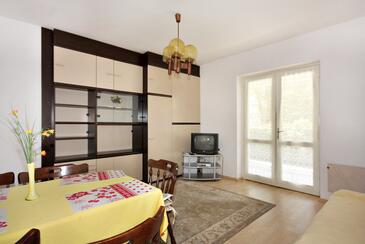 Apartments with terrace Njivice, Kvarner