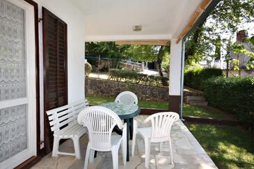 Apartments with terrace Njivice, Kvarner