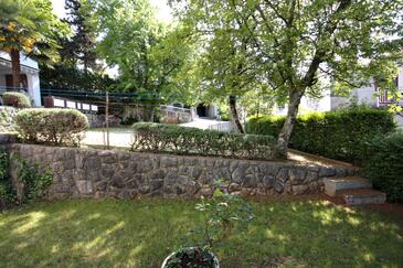 Apartments with terrace Njivice, Kvarner