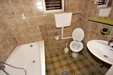 Apartments with terrace Njivice, Kvarner