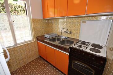 Apartments with terrace Njivice, Kvarner