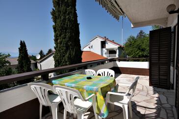 Apartments with terrace Njivice, Kvarner