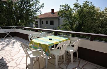 Apartments with terrace Njivice, Kvarner