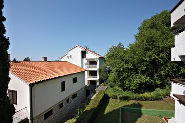 Apartments with terrace Njivice, Kvarner