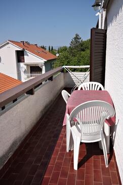 Apartments with terrace Njivice, Kvarner