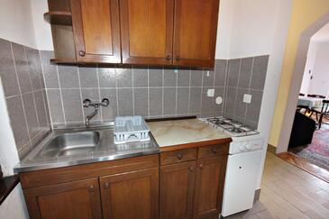 Apartments with terrace Njivice, Kvarner