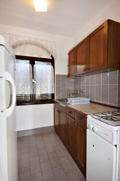 Apartments with terrace Njivice, Kvarner