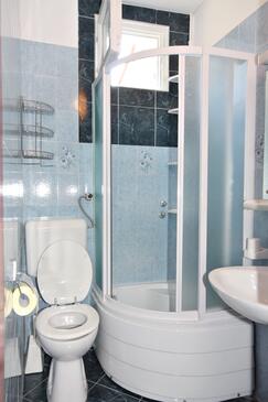 Apartments with terrace Njivice, Kvarner