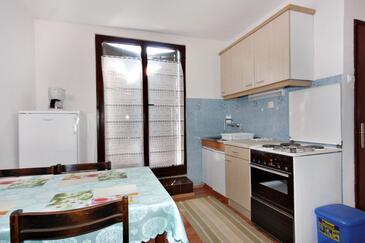 Apartments with terrace Njivice, Kvarner