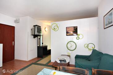 Ferienwohnungen mit Parkplatz Njivice, Krk - 5312