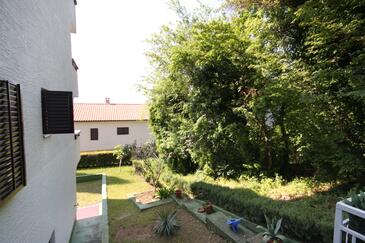 Apartments with terrace Njivice, Kvarner