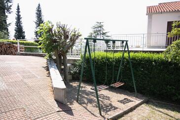 Apartments with terrace Njivice, Kvarner