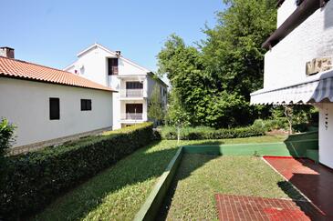 Apartments with terrace Njivice, Kvarner