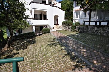 Apartments with terrace Njivice, Kvarner
