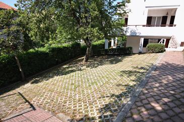 Apartments with terrace Njivice, Kvarner