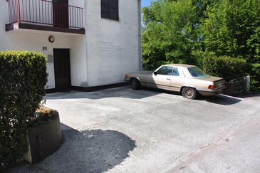 Apartments with terrace Njivice, Kvarner