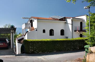 Apartments with terrace Njivice, Kvarner