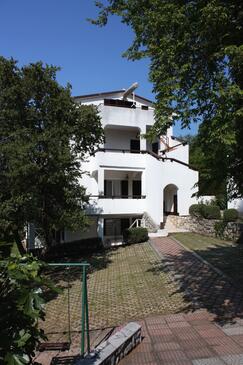 Apartments with terrace Njivice, Kvarner