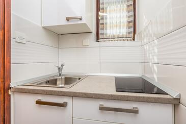 Apartmaji s parkingom Vantačići, Krk - 5313