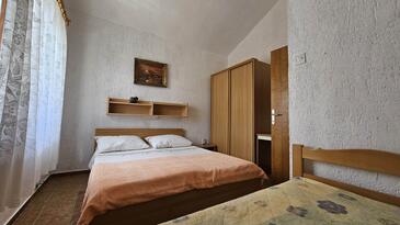 Apartmanok parkolóhellyel Pinezici, Krk - 5319