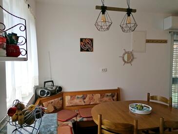 Apartmány s parkoviskom Njivice, Krk - 5320