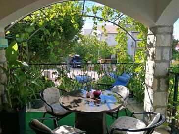 Leiligheter med parkering Njivice, Krk - 5320