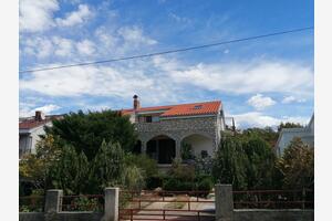 Apartamenty z parkingiem Njivice, Krk - 5320