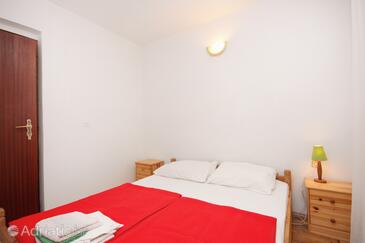 Ferienwohnungen mit Parkplatz Porat, Krk - 5322