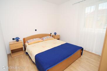 Ferienwohnungen mit Parkplatz Baska, Krk - 5330