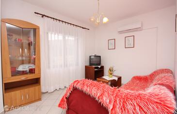 Apartments with swimming pool Baška, Krk - 5337