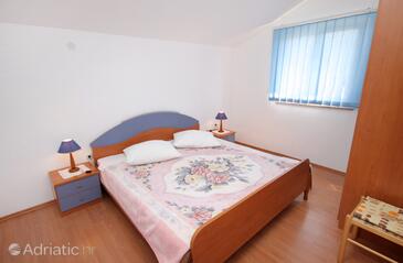 Apartments with parking space Punat, Krk - 5343