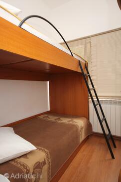 Apartments with parking space Punat, Krk - 5343