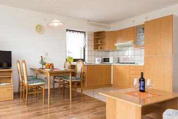 Rodinné apartmány s bazénem Punat, Krk - 5345