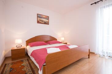 Family-friendly apartments with swimming pool Punat, Krk - 5345