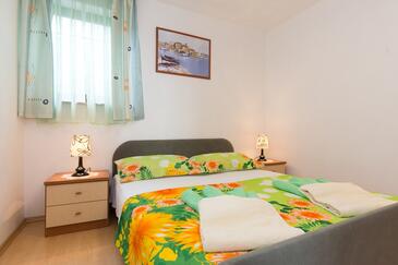 Family-friendly apartments with swimming pool Punat, Krk - 5345