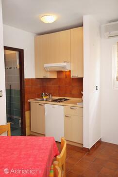 Ferienwohnungen am Meer Baska, Krk - 5352