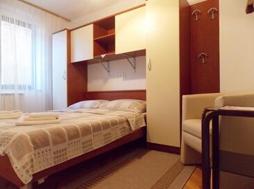 Ferienwohnungen mit Parkplatz Malinska, Krk - 5353