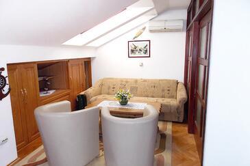 Ferienwohnungen mit Parkplatz Malinska, Krk - 5353