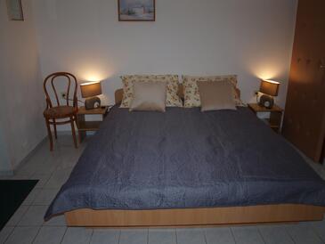 Rooms with a parking space Krk - 5360