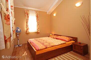 Appartamenti accanto al mare per famiglie Klimno, Veglia - Krk - 5361