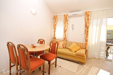 Appartamenti accanto al mare per famiglie Klimno, Veglia - Krk - 5361