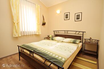 Appartamenti accanto al mare per famiglie Klimno, Veglia - Krk - 5361