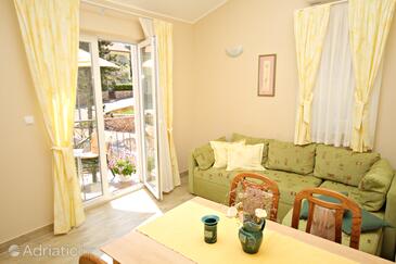 Appartamenti accanto al mare per famiglie Klimno, Veglia - Krk - 5361