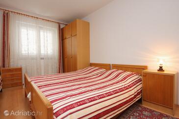 Apartments and rooms with parking space Krk - 5365