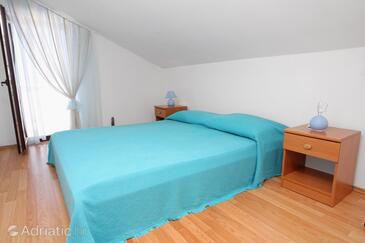 Apartments with parking space Punat, Krk - 5373